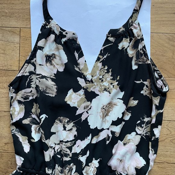 Skies Are Blue, XSP floral romper - Picture 2 of 5